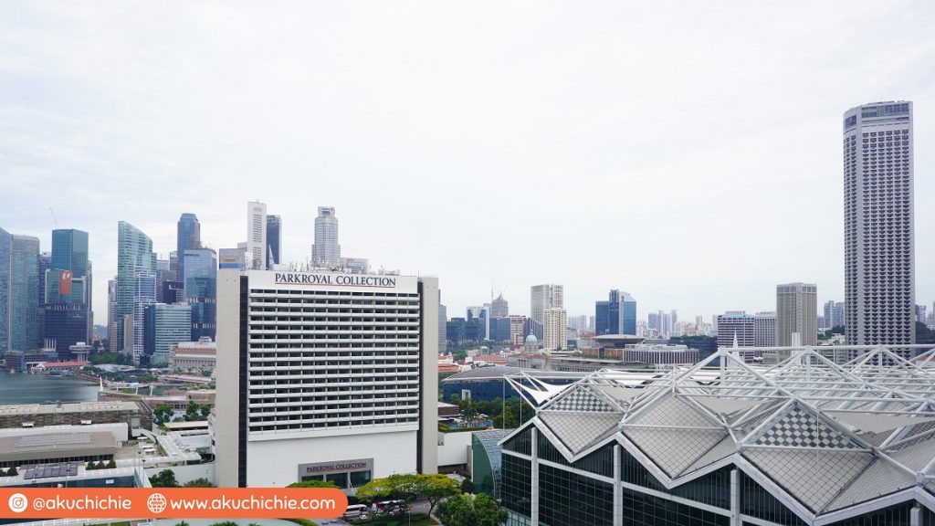 pemandangan dari dalam kamar hotel conrad