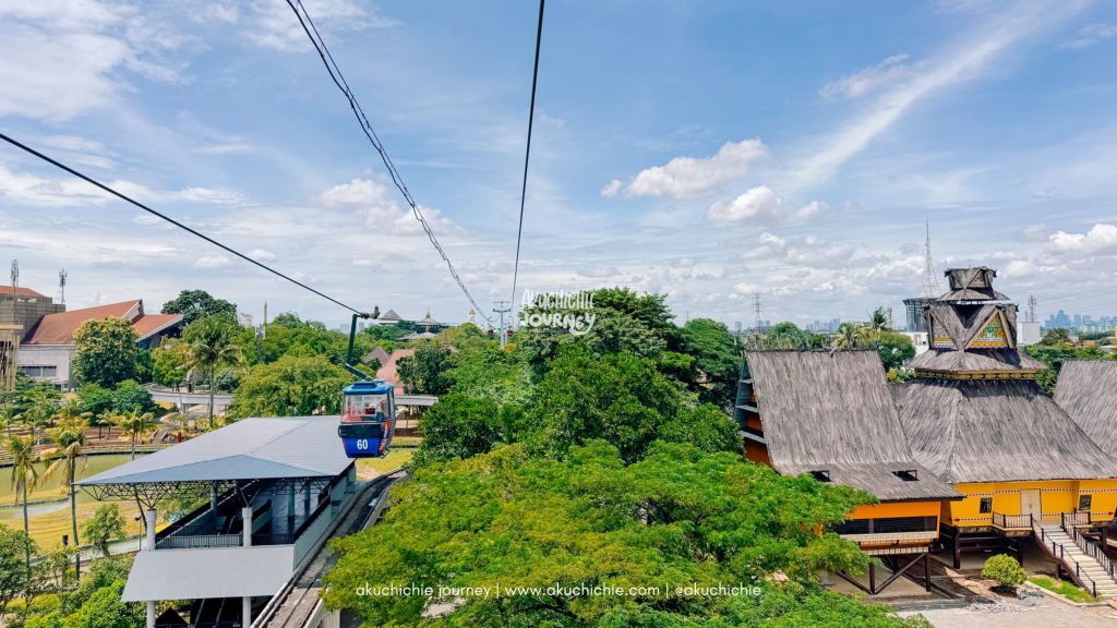 pemandangan dari dalam kereta gantung taman mini indonesia indah